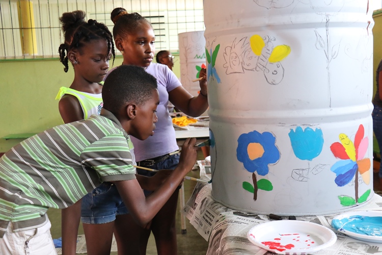 Chaya Willems School Paints Garbage Containers for Marie Pampoen Recreational Area