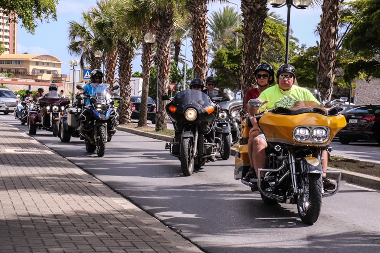 ETA Motorcycle Cruises di bishita riba nos dushi pais Kòrsou