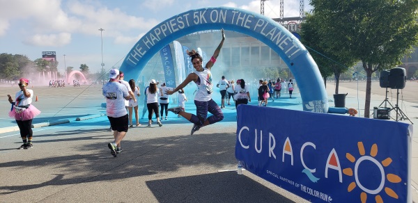 Curaçao ‘Paints the Town Blue’ at New York’s Color Run 2018