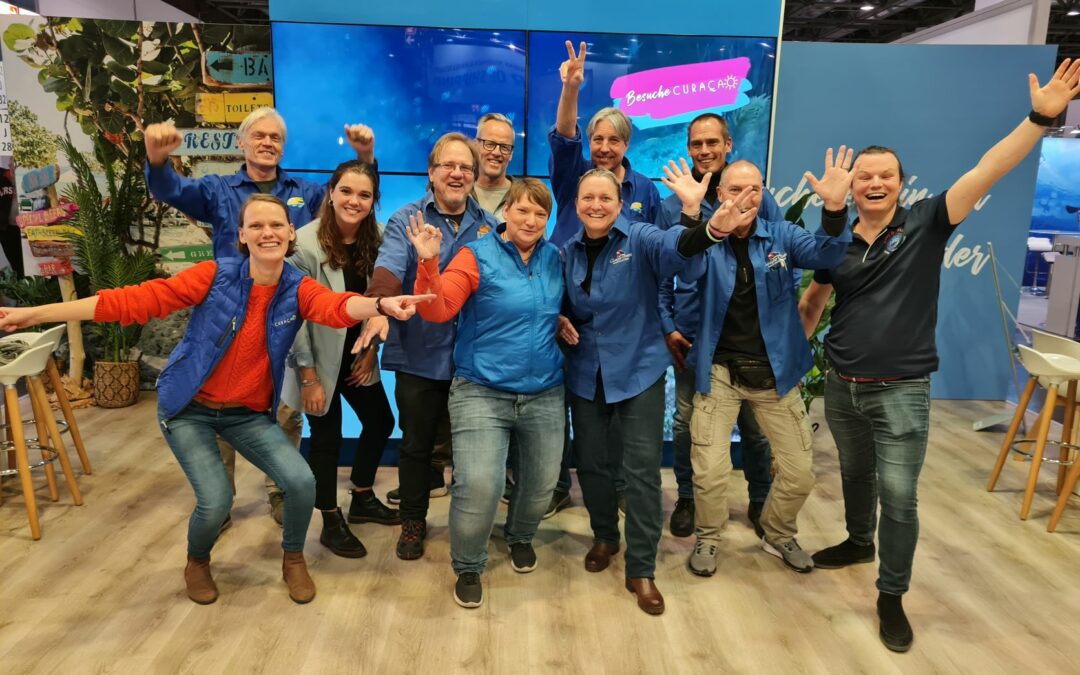 Stènt di Kòrsou na feria di deportenan akuátiko boot Düsseldorf 2023