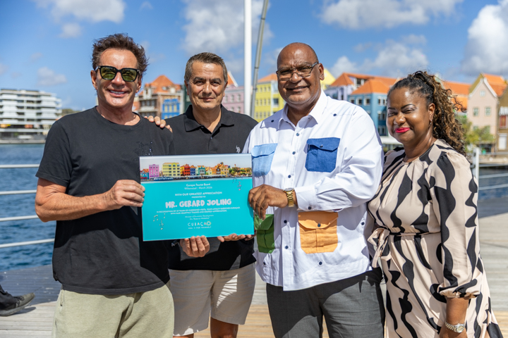 Rekonosementu otorgá na Gerard Joling pa 39 aña bishitando Kòrsou